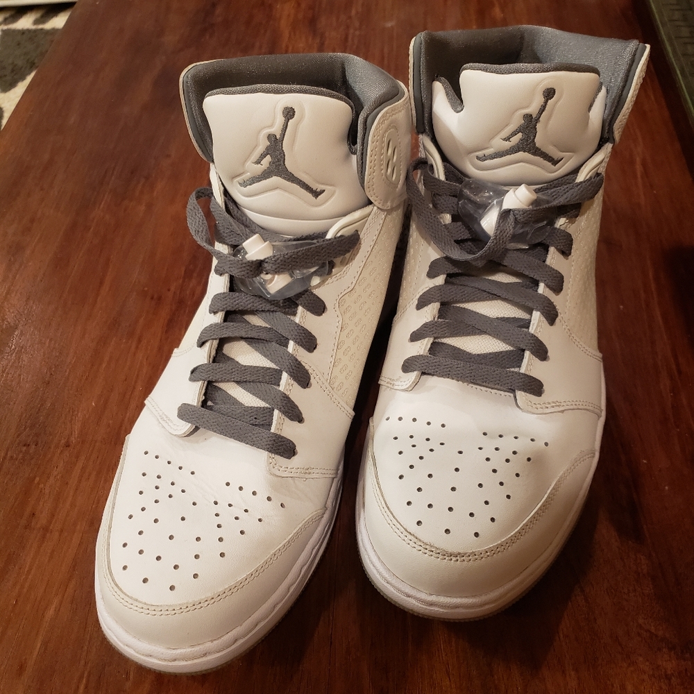 Nike Air Jordan Prime 5 Size 11 Like New